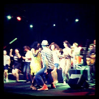 Sahneye çıkmayanı döveceklerine inandığım an!